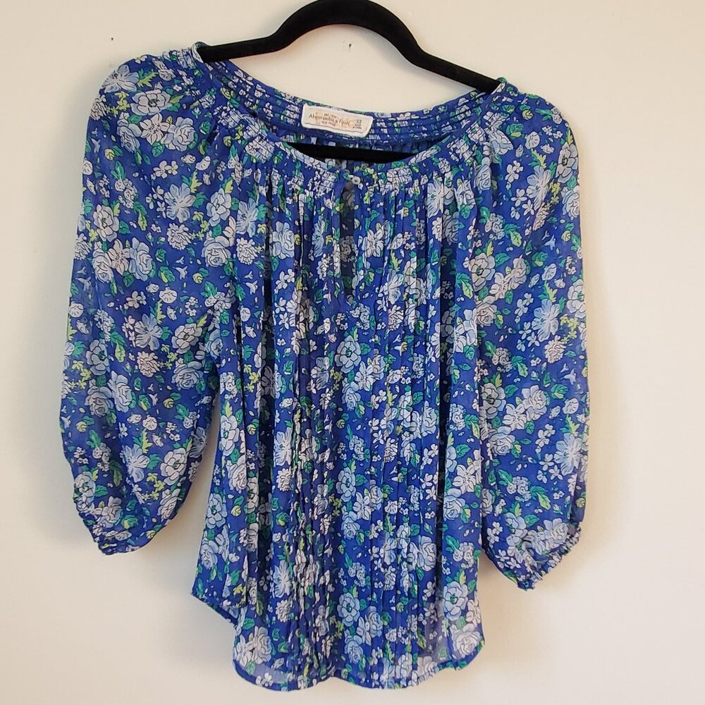 Abercrombie and Fitch, 3/4 sleeve Crinkle chiffon print womens top- Size- XS
